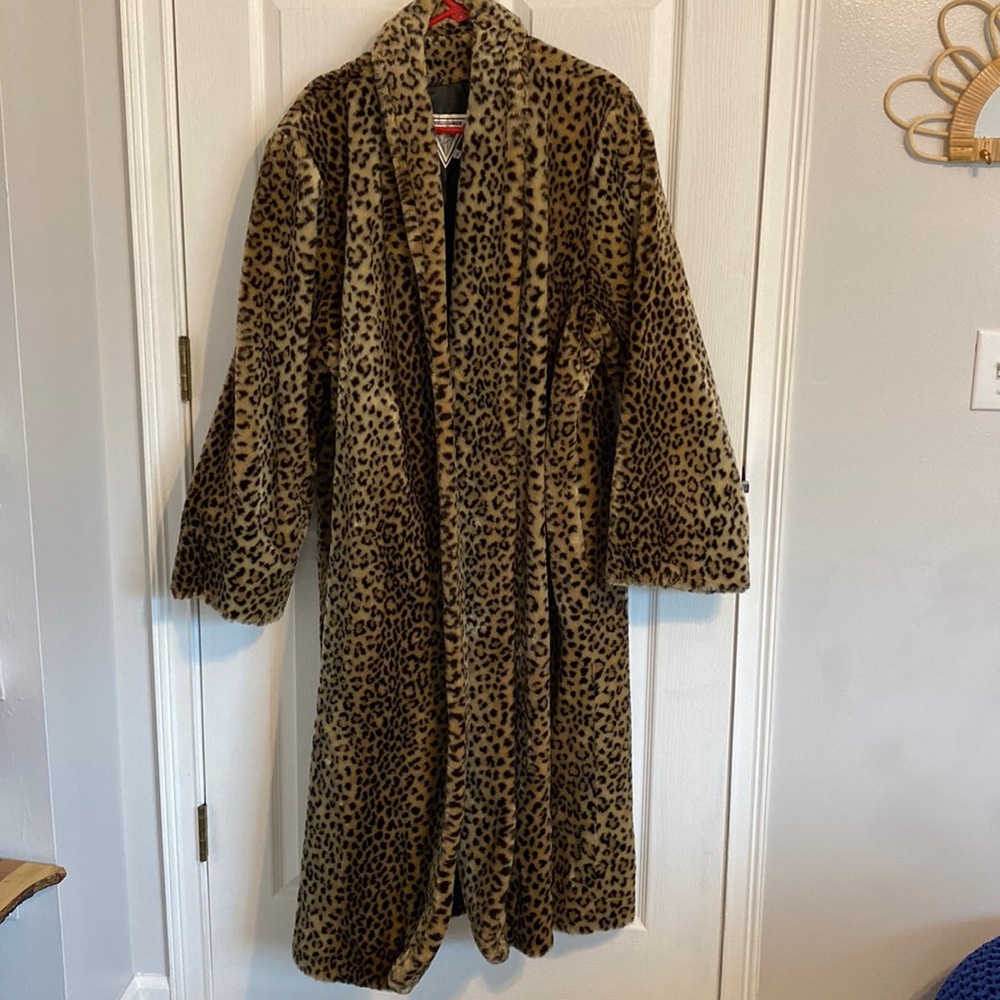 Ladies Faux Fur Long Coat, fully lines, Size XL, Animal Print Excellent Quality